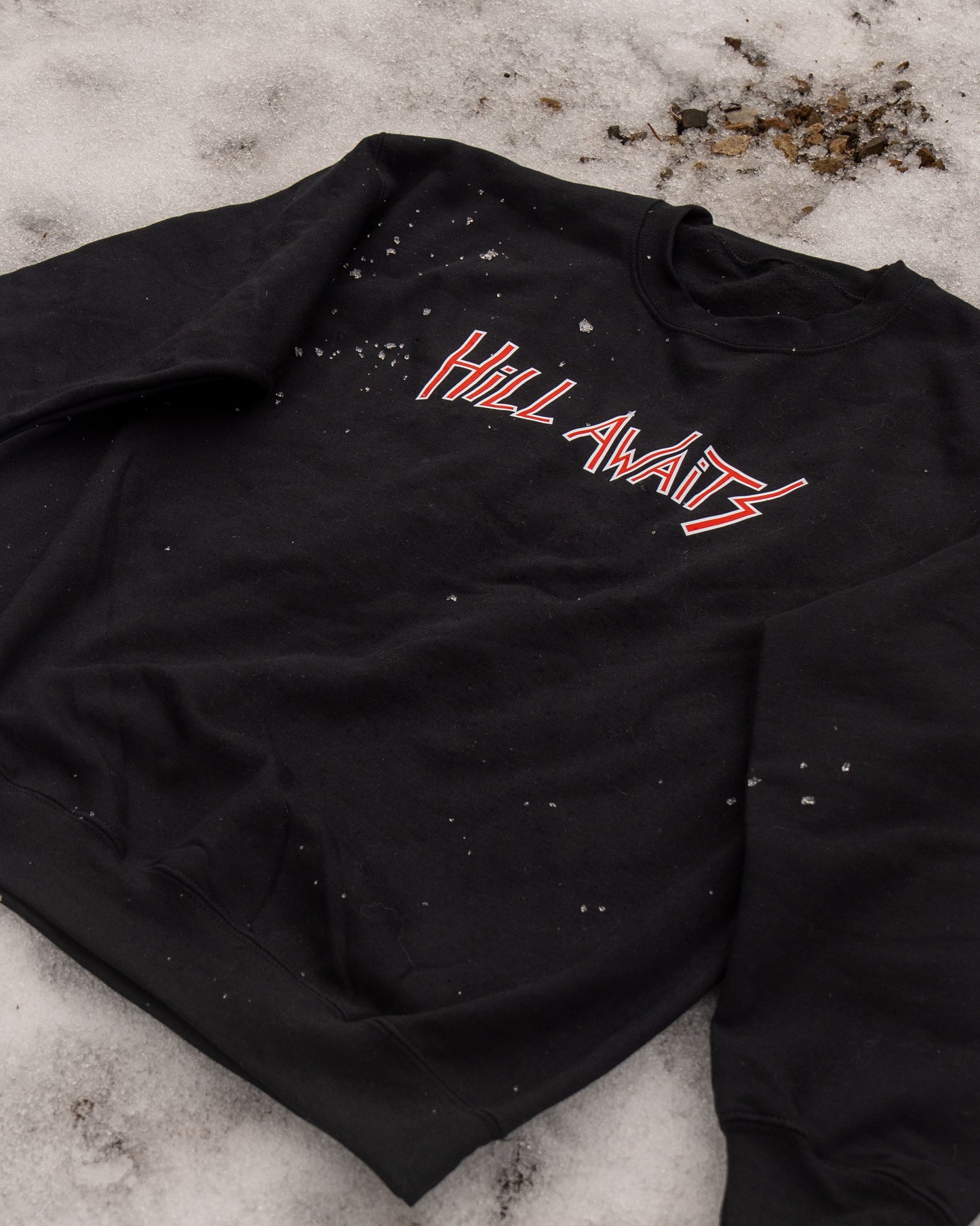 Hill Awaits Headbanger Crüeneck sweatshirt
