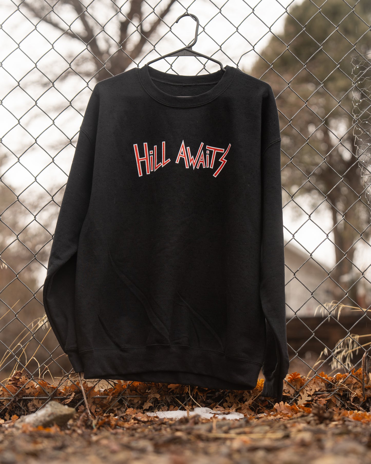 Hill Awaits Headbanger Crüeneck sweatshirt